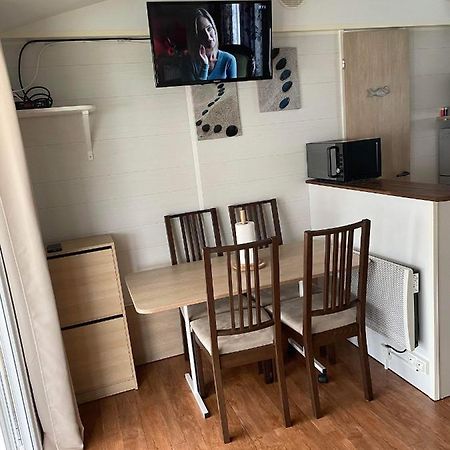 Mobil-Home 4/6 Personnes , Terrasse Couverte ,Piscine Chauffee . Biville-sur-Mer Buitenkant foto