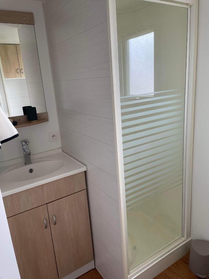 Mobil-Home 4/6 Personnes , Terrasse Couverte ,Piscine Chauffee . Biville-sur-Mer Buitenkant foto