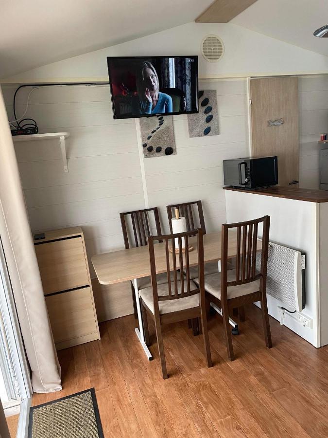Mobil-Home 4/6 Personnes , Terrasse Couverte ,Piscine Chauffee . Biville-sur-Mer Buitenkant foto