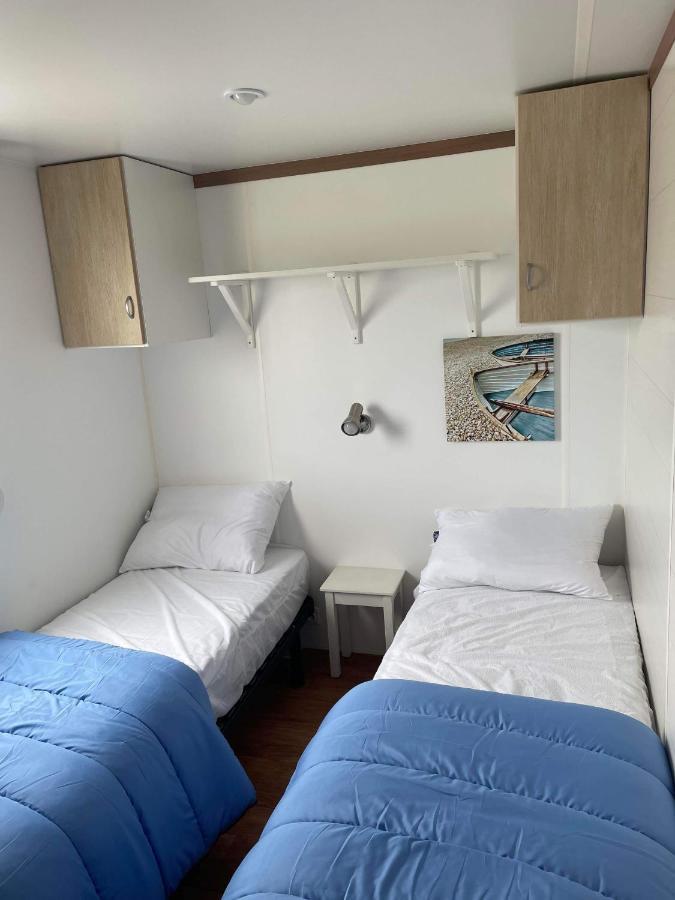 Mobil-Home 4/6 Personnes , Terrasse Couverte ,Piscine Chauffee . Biville-sur-Mer Buitenkant foto